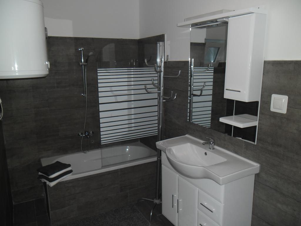 Rooms & Apartments Marinero เบทินา ห้อง รูปภาพ