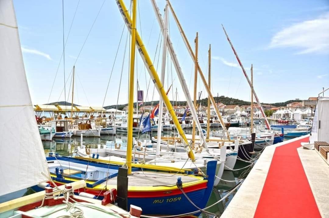 Rooms & Apartments Marinero เบทินา ภายนอก รูปภาพ